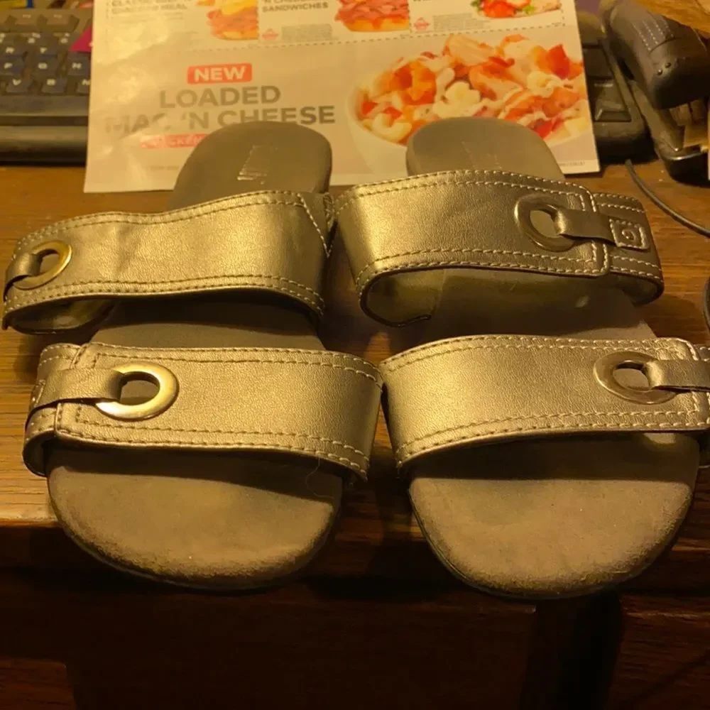 Judith Silver sandals sz. 7.5